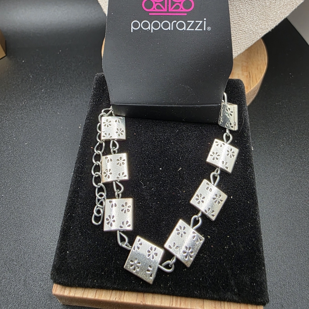 Paparazzi Silver Floral Square Bracelet (964) - Picture 1 of 3